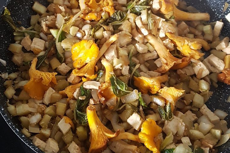 Wok de feuilles de chou fleur